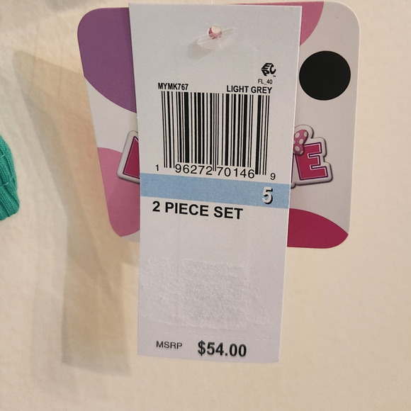 NWT Minnie Mouse Girls Sweatshirt Shorts Set Disney Disneyworld 5T - Picture 6 of 7